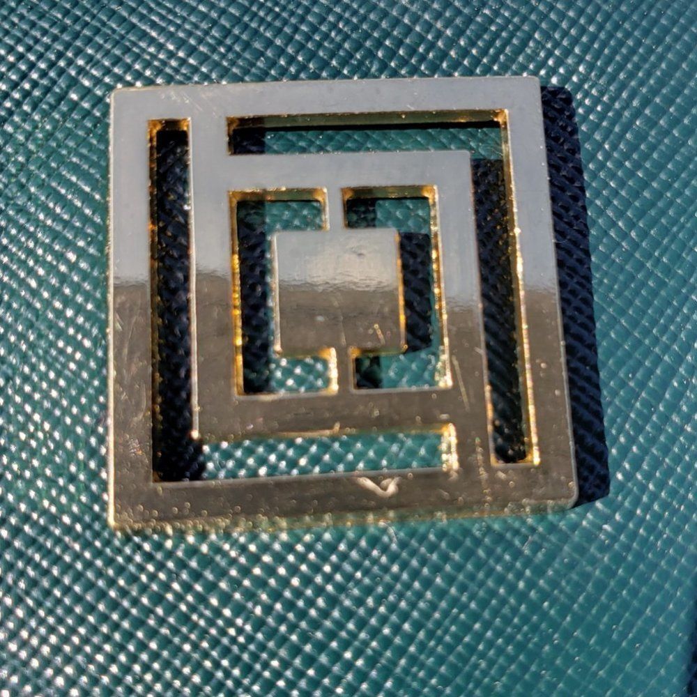 NWT Liz Claiborne Phone Charging Wallet - Picture 14 of 14